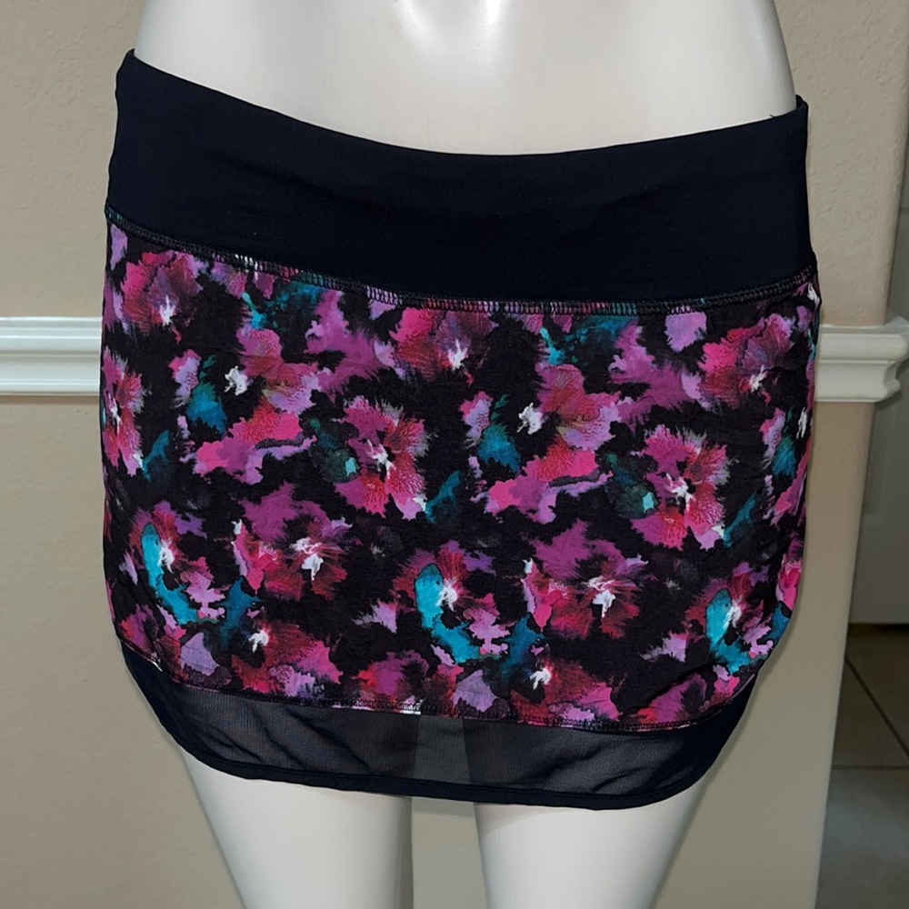 Lululemon Hotty Hot Skirt Midnight Bloom
